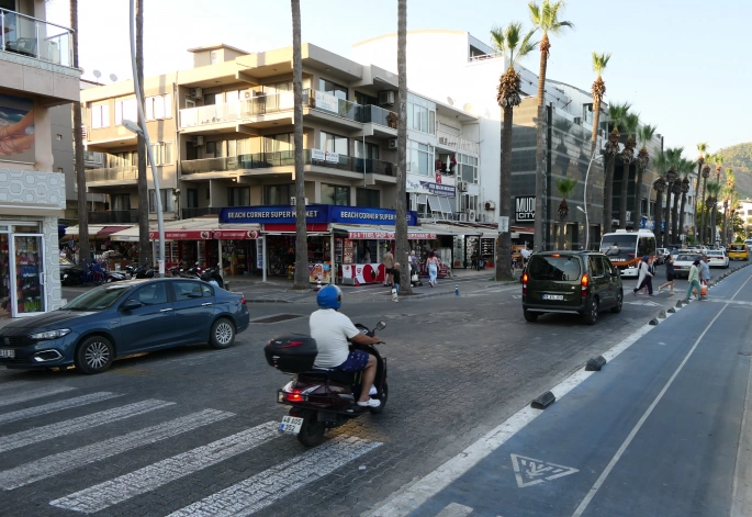 BURADA ARAÇLAR ŞAŞKIN YAYALAR DA ŞAŞKIN!..
