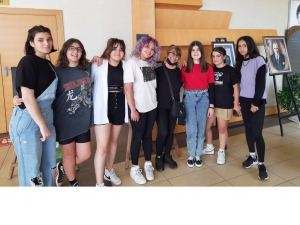 ÇOCUKLARDAN ANNELER GÜNÜNDE BARIŞ RESİMLERİ
