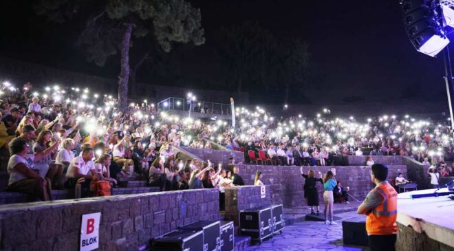 ANTAKYA MEDENİYETLER KOROSU MARMARİS’TE DEPREM ETKİSİ YARATTI