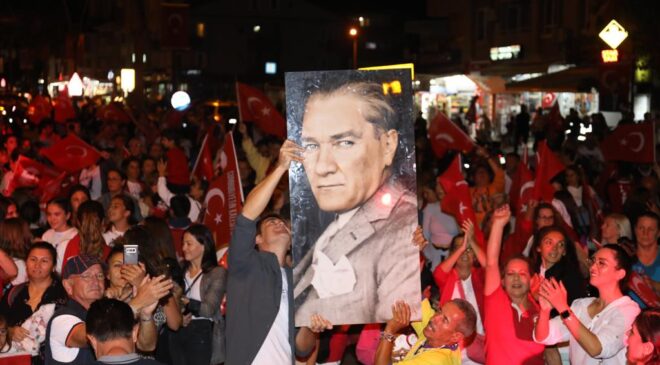 MARMARİS’TE 19 MAYIS KUTLAMASI GECEYE KARIŞTI